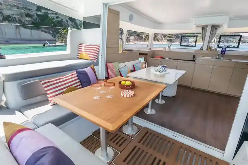 Lagoon 38 — The galley