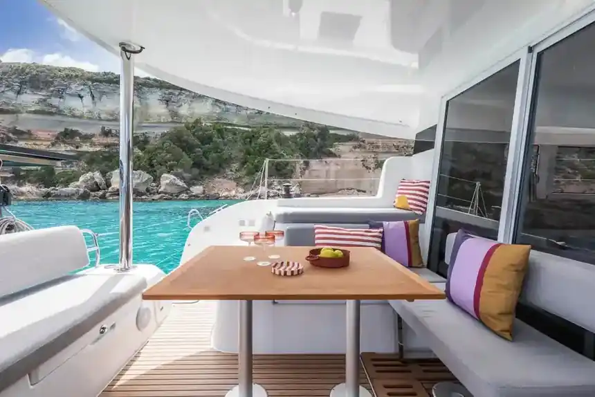 Lagoon 38 — Below deck