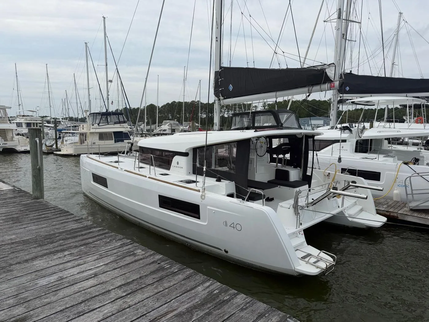 Lagoon 40 — Alongside at Severn