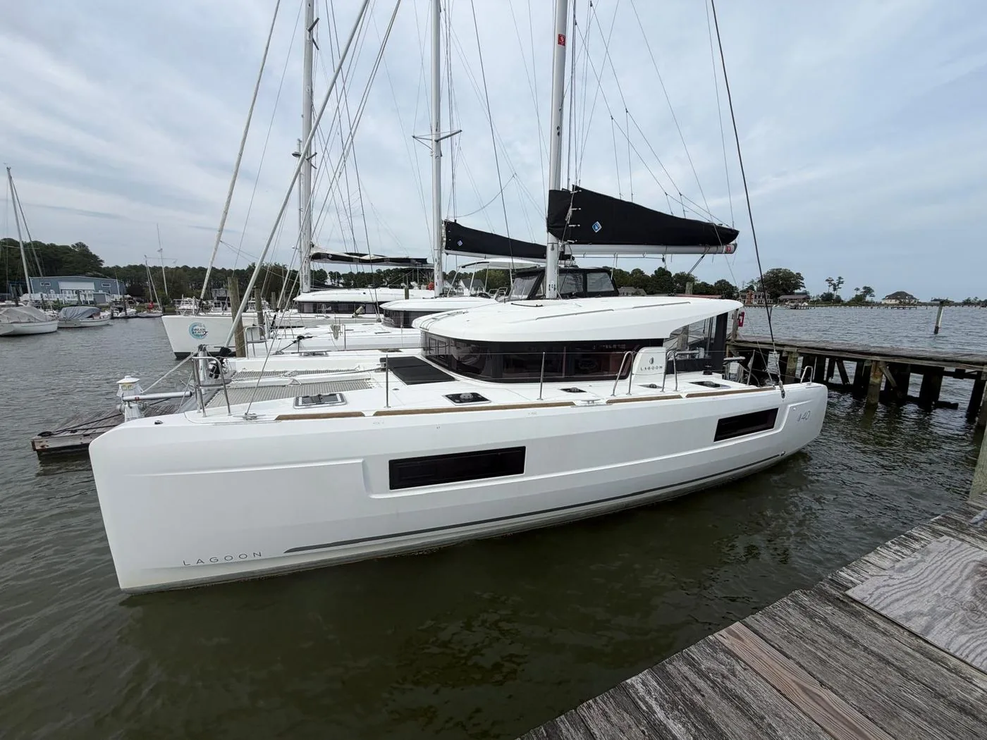 Lagoon 40 — Bow on the dock