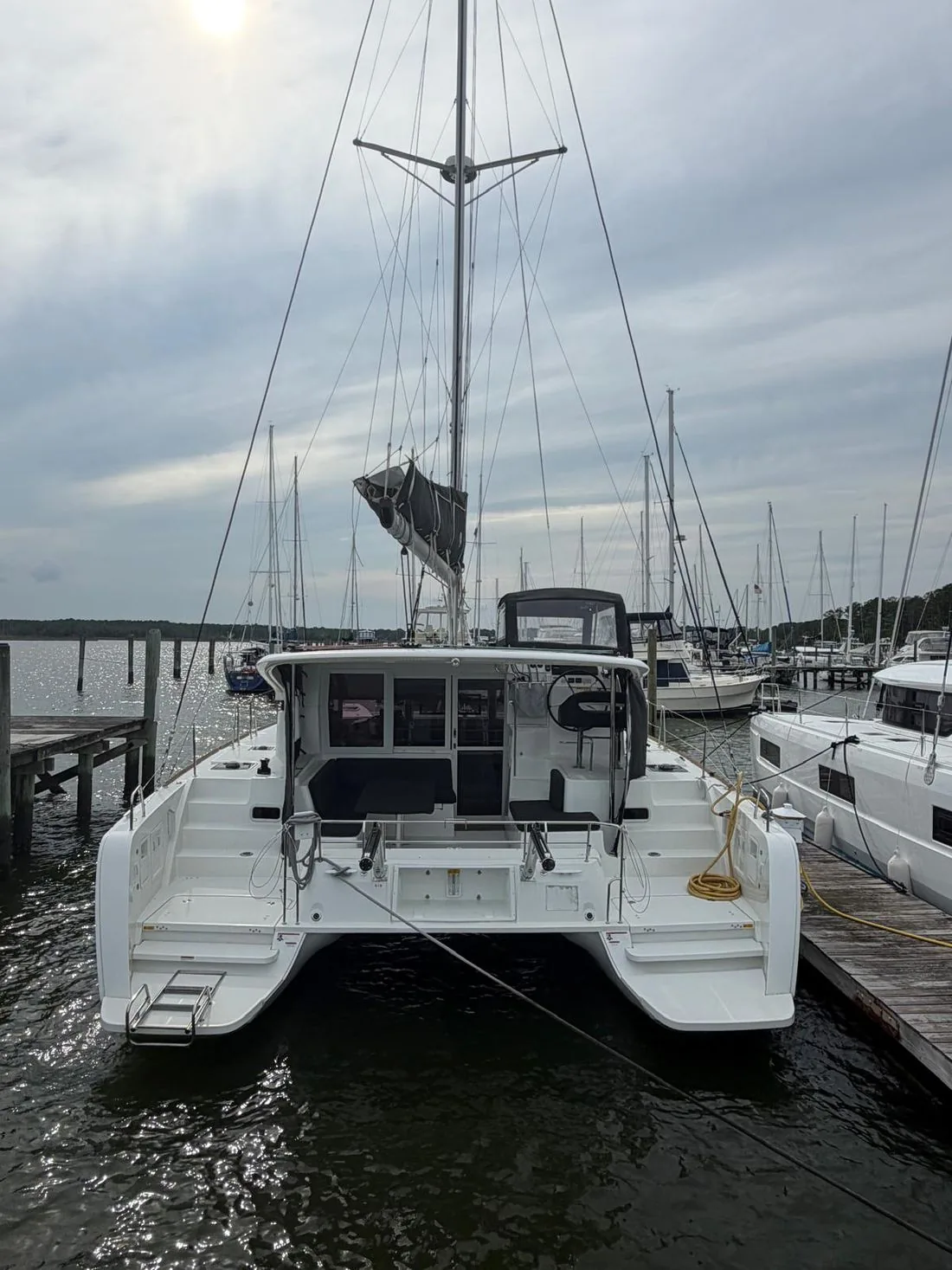 Lagoon 40 — Salon and dinette