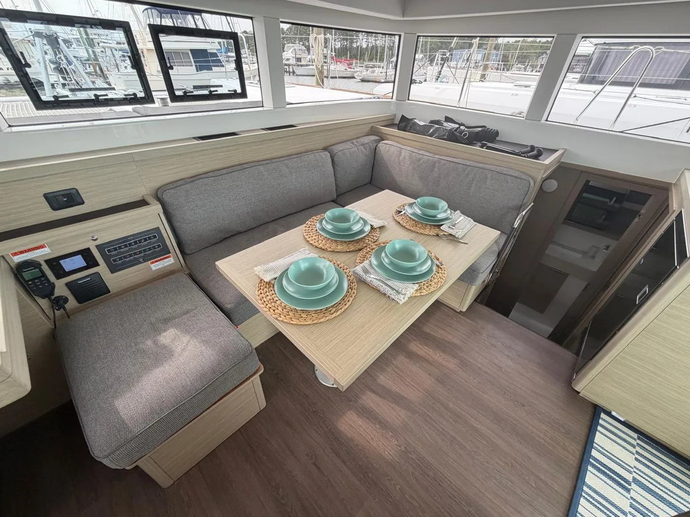 Lagoon 40 — Galley and salon table