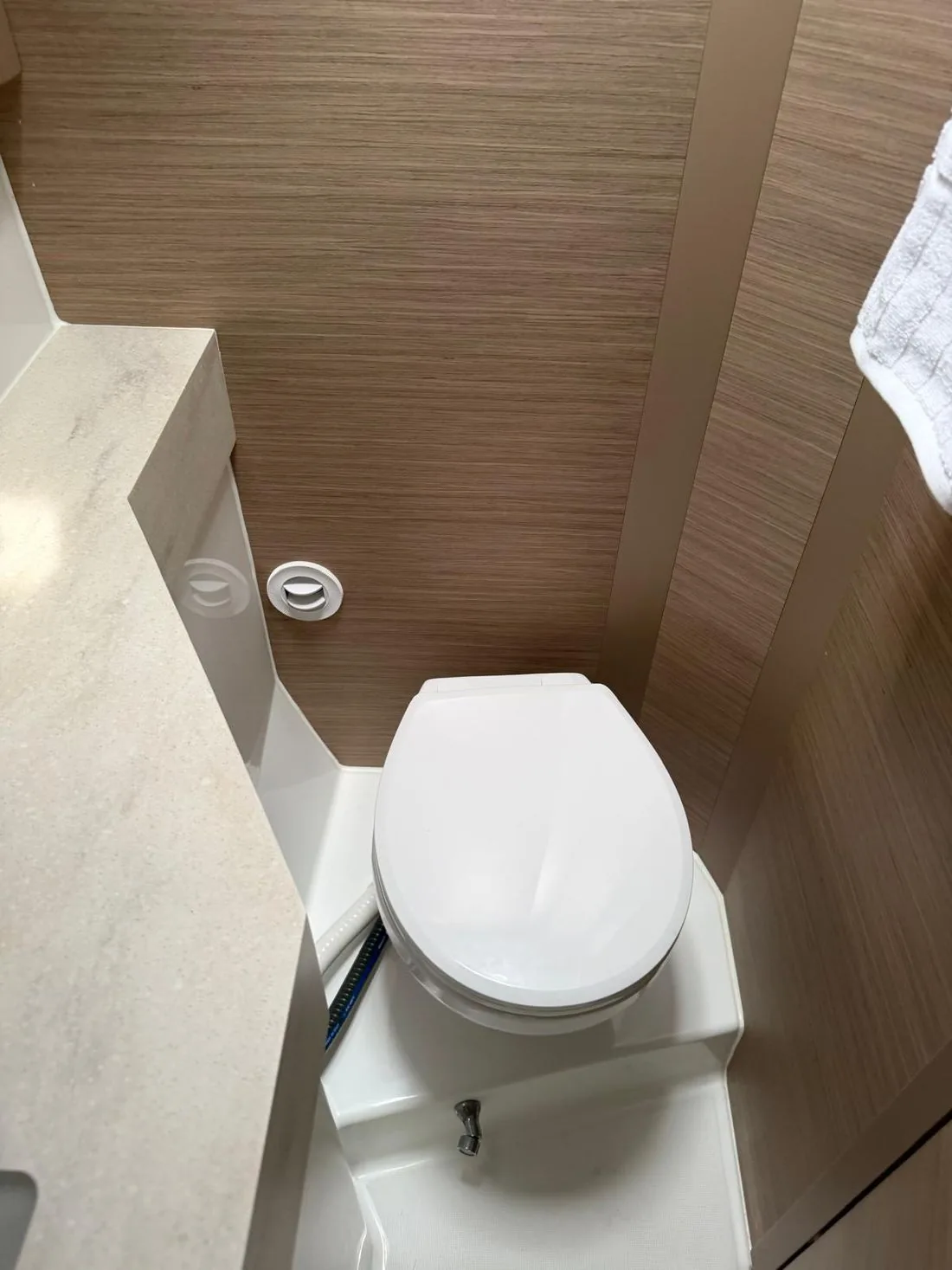 Lagoon 40 — Guest cabin