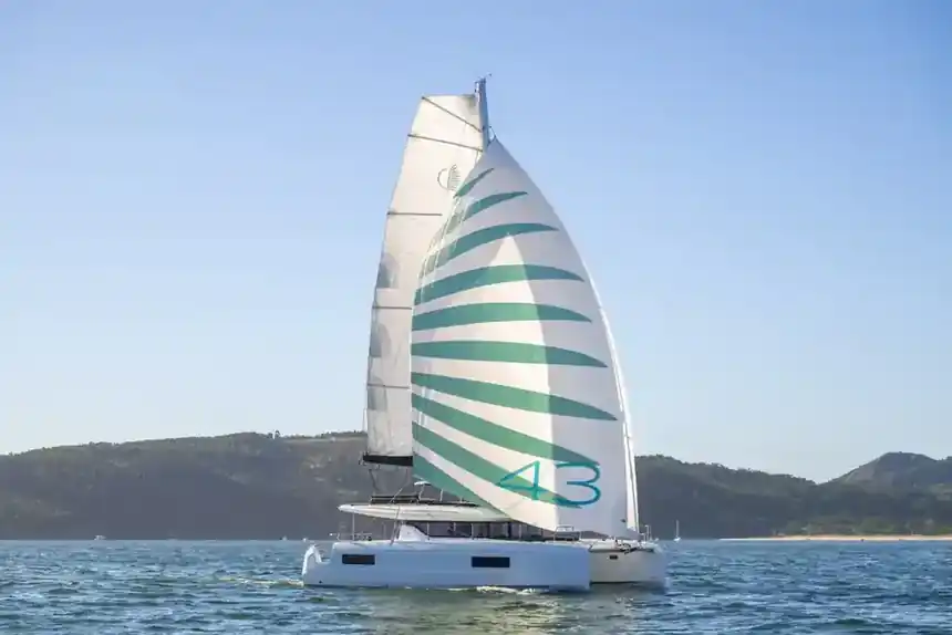 Lagoon 43 — Under sail