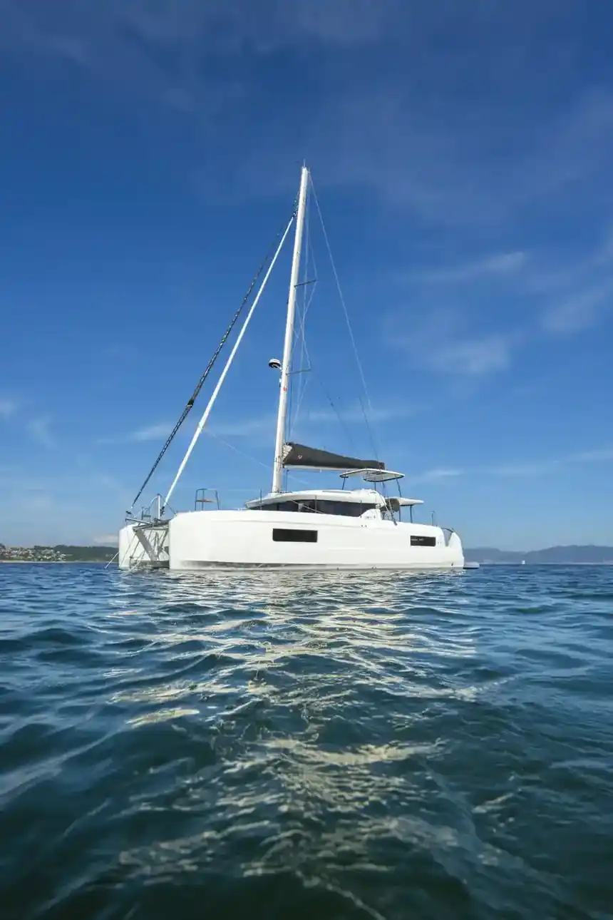 Lagoon 43 — At anchor