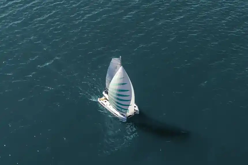 Lagoon 43 — Making way