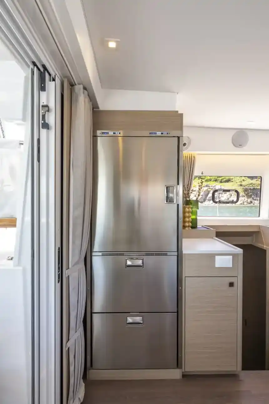 Lagoon 43 — A guest cabin