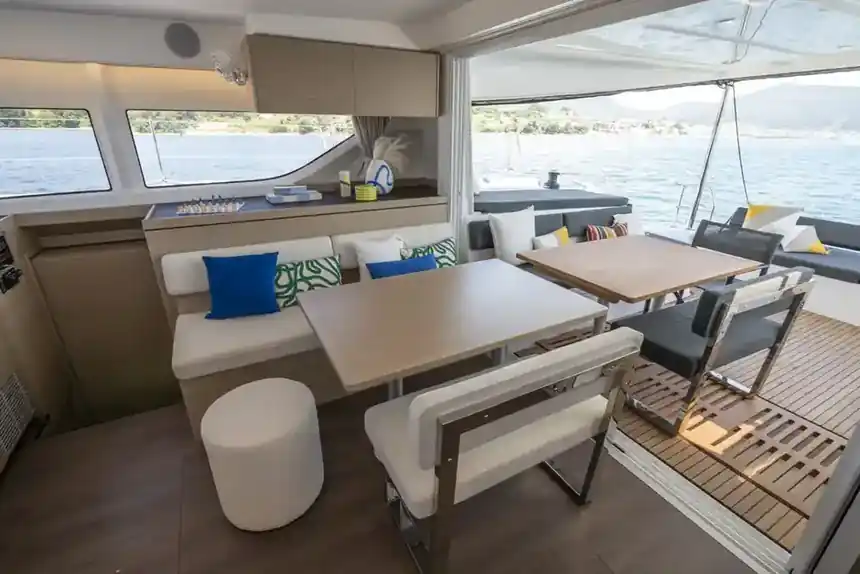 Lagoon 43 — Below deck