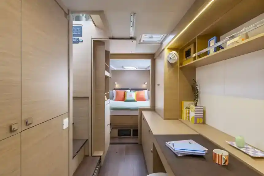 Lagoon 43 — Cabin detail