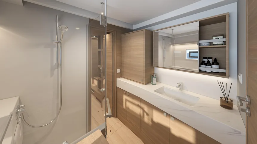 Lagoon 43 — Owner’s head