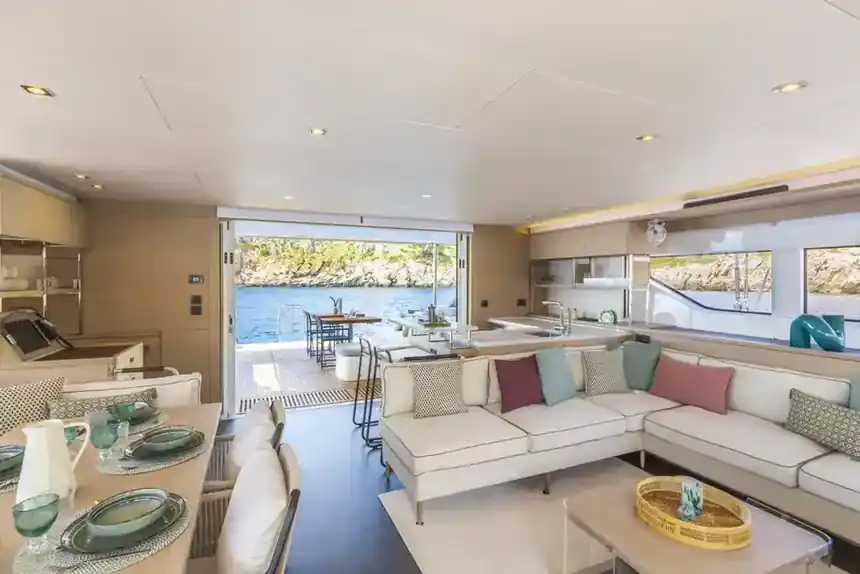 Lagoon 60 — Below deck