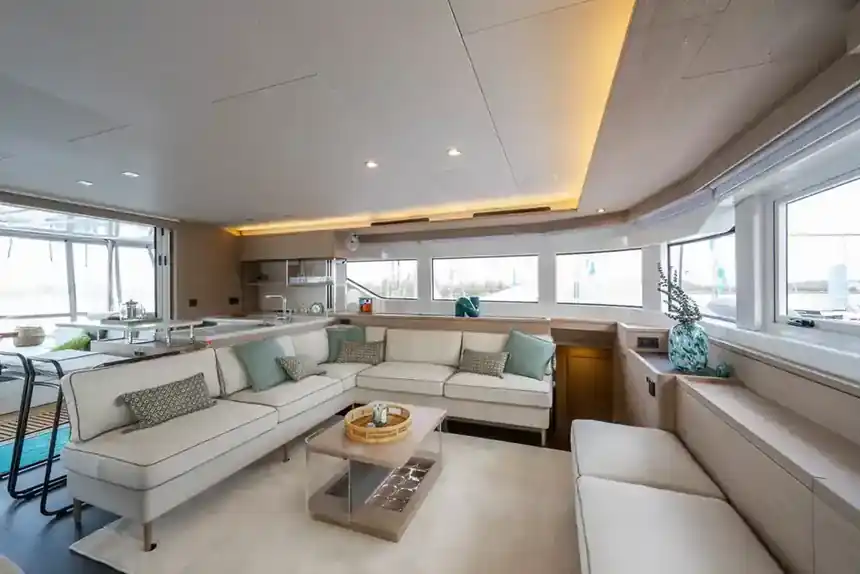 Lagoon 60 — Cabin detail