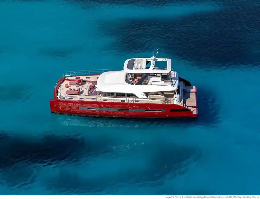Lagoon SIXTY 7 — From astern